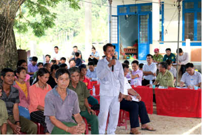 Bí thư Huyện ủy Ba Tơ tiếp xúc, đối thoại trực tiếp với nhân dân thôn Làng Tốt, xã Ba Lế