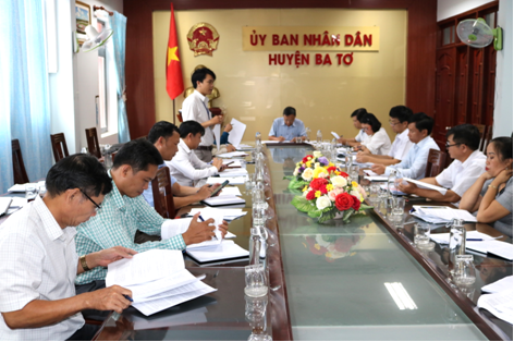 Ủy ban nhân dân huyện Ba Tơ tổ chức cuộc họp bàn giao công việc Chủ tịch UBND huyện