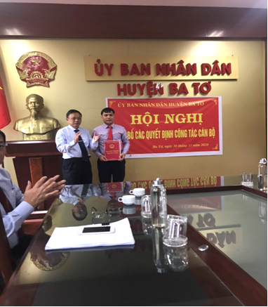 UBND huyện Ba Tơ tổ chức Hội nghị công bố các Quyết định về công tác cán bộ