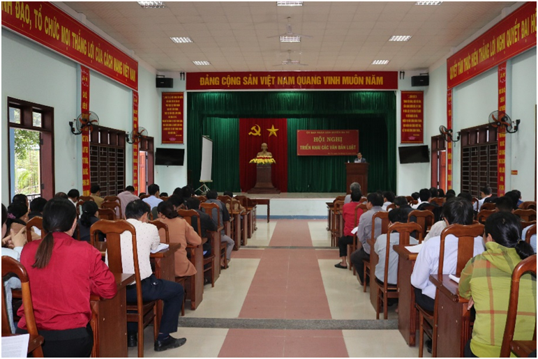 Ủy ban nhân dân huyện Ba Tơ tổ chức Hội nghị triển khai các văn bản luật