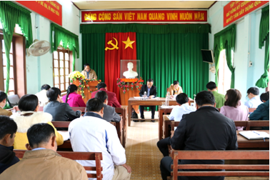 Chủ tịch UBND huyện Ba Tơ làm việc với UBND xã Ba Cung