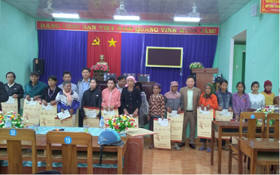 Ủy Ban Dân tộc Trung ương thăm và tặng quà Tết cho các hộ dân tộc thiểu số nghèo