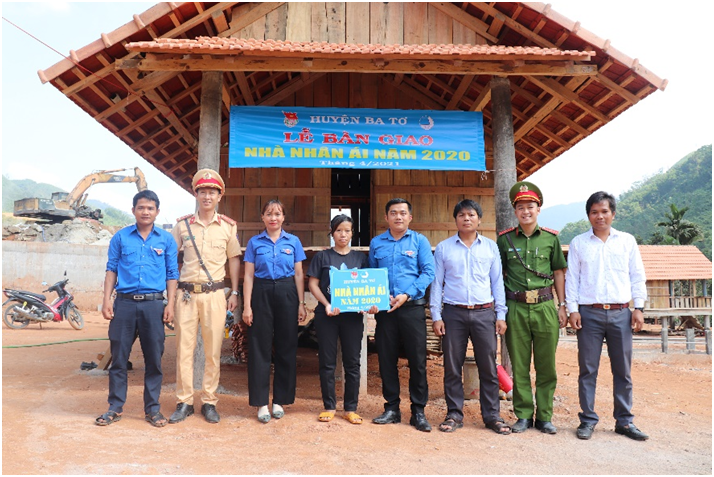 Huyện đoàn trao nhà nhân ái năm 2021 cho hộ gia đình nghèo tại xã Ba Giang