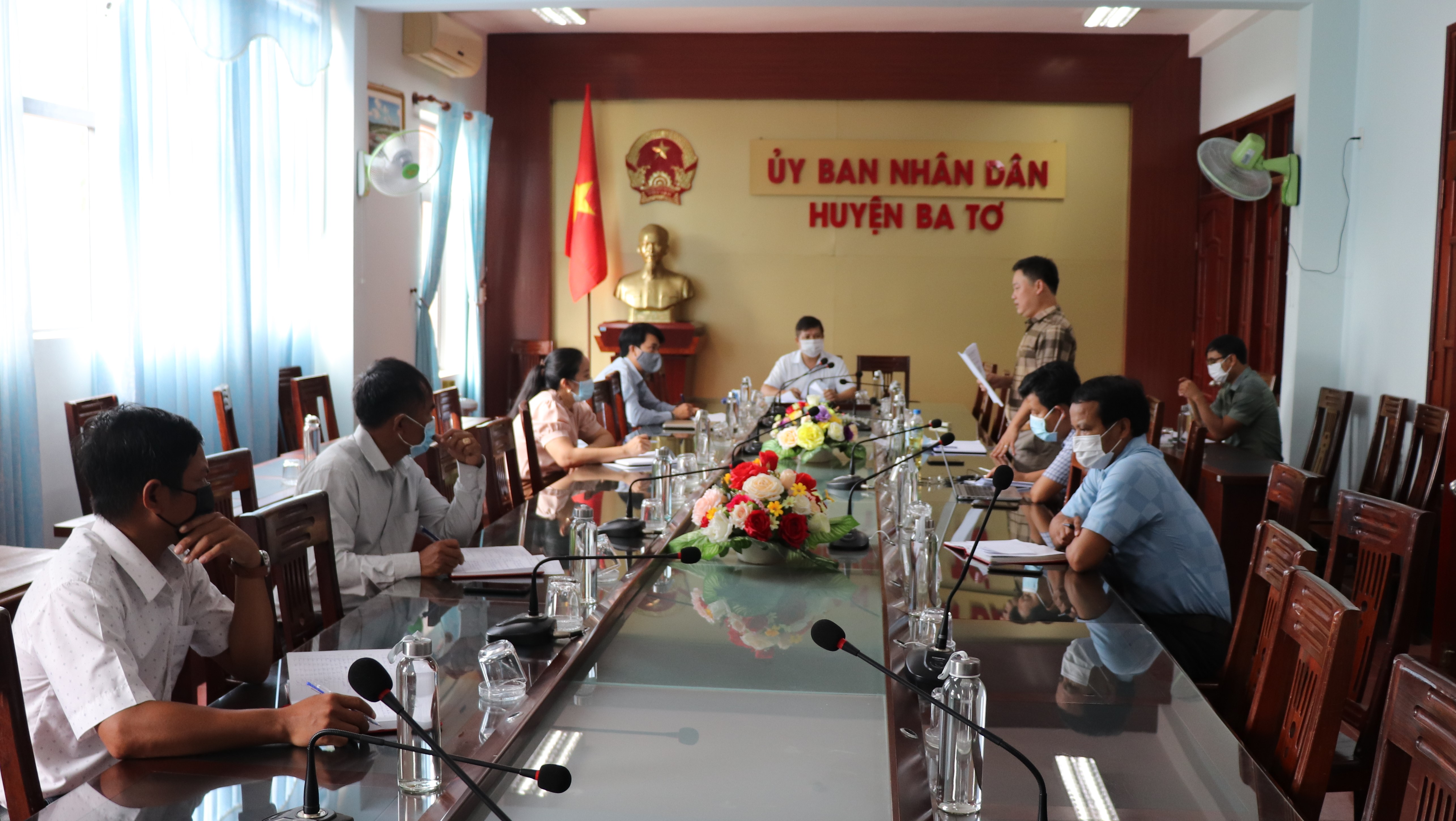 Đồng chí Phó Chủ tịch UBND huyện Phạm Giang Nam làm việc với các ngành và địa phương về cây ngô sinh khối