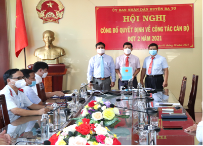 UBND huyện Ba Tơ tổ chức Hội nghị công bố Quyết định về công tác cán bộ