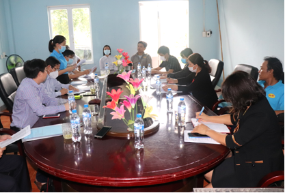 Đoàn giám sát của huyện Ba Tơ tổ chức giám sát việc thực hiện chế độ, chính sách đối với người lao động tại Công ty TNHH Hoàn Lâm Phú