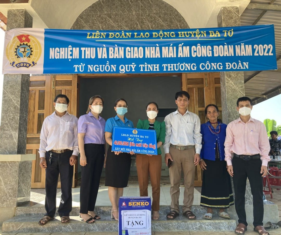 Liên đoàn Lao động huyện tổ chức nghiệm thu và bàn giao nhà Mái ấm công đoàn từ nguồn quỹ Tình thương cho đoàn viên Phạm Thị Húi - CĐCS xã Ba Trang trong năm 2022