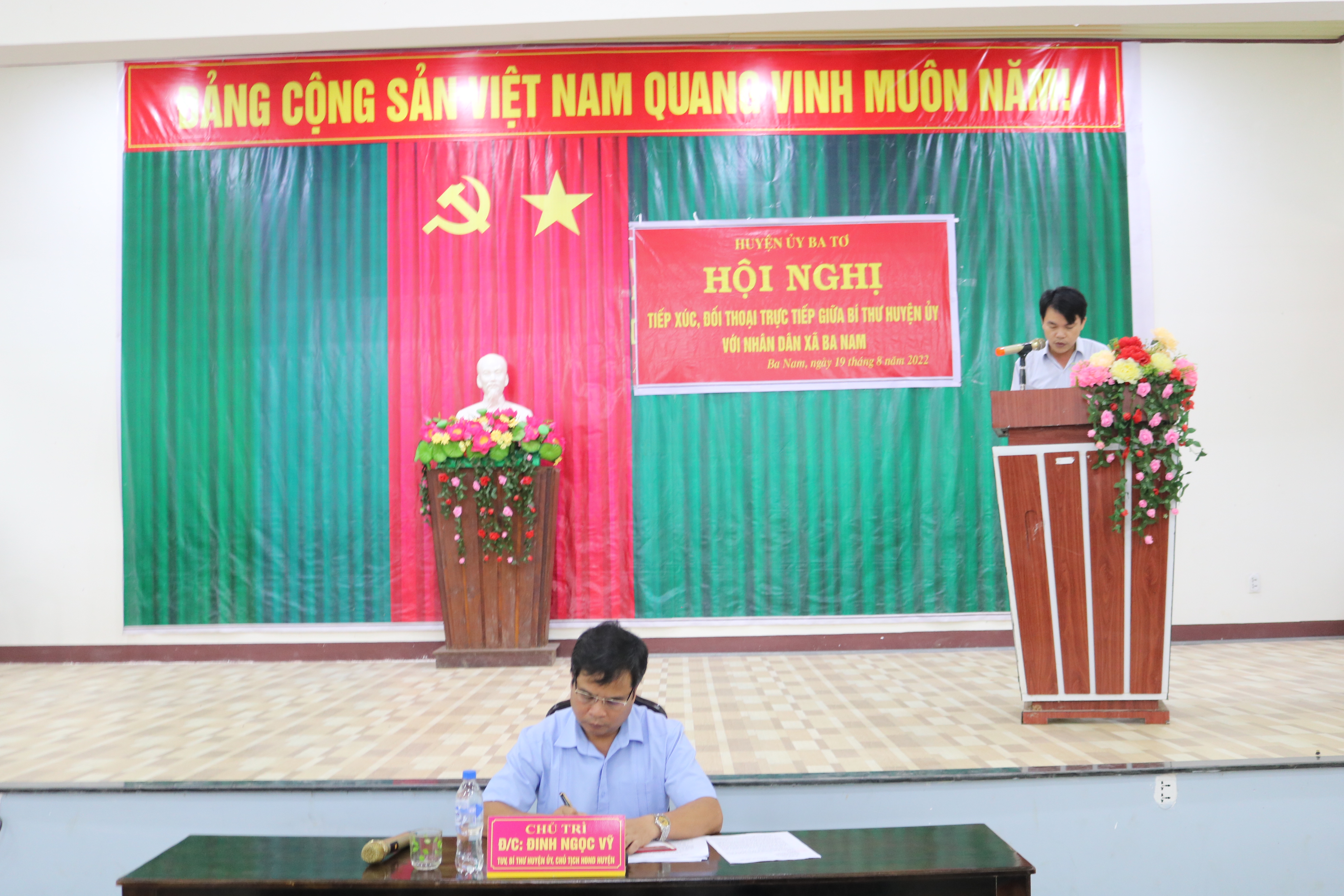 Đoàn công tác của huyện thăm và làm việc với Nhân dân xã Ba Nam