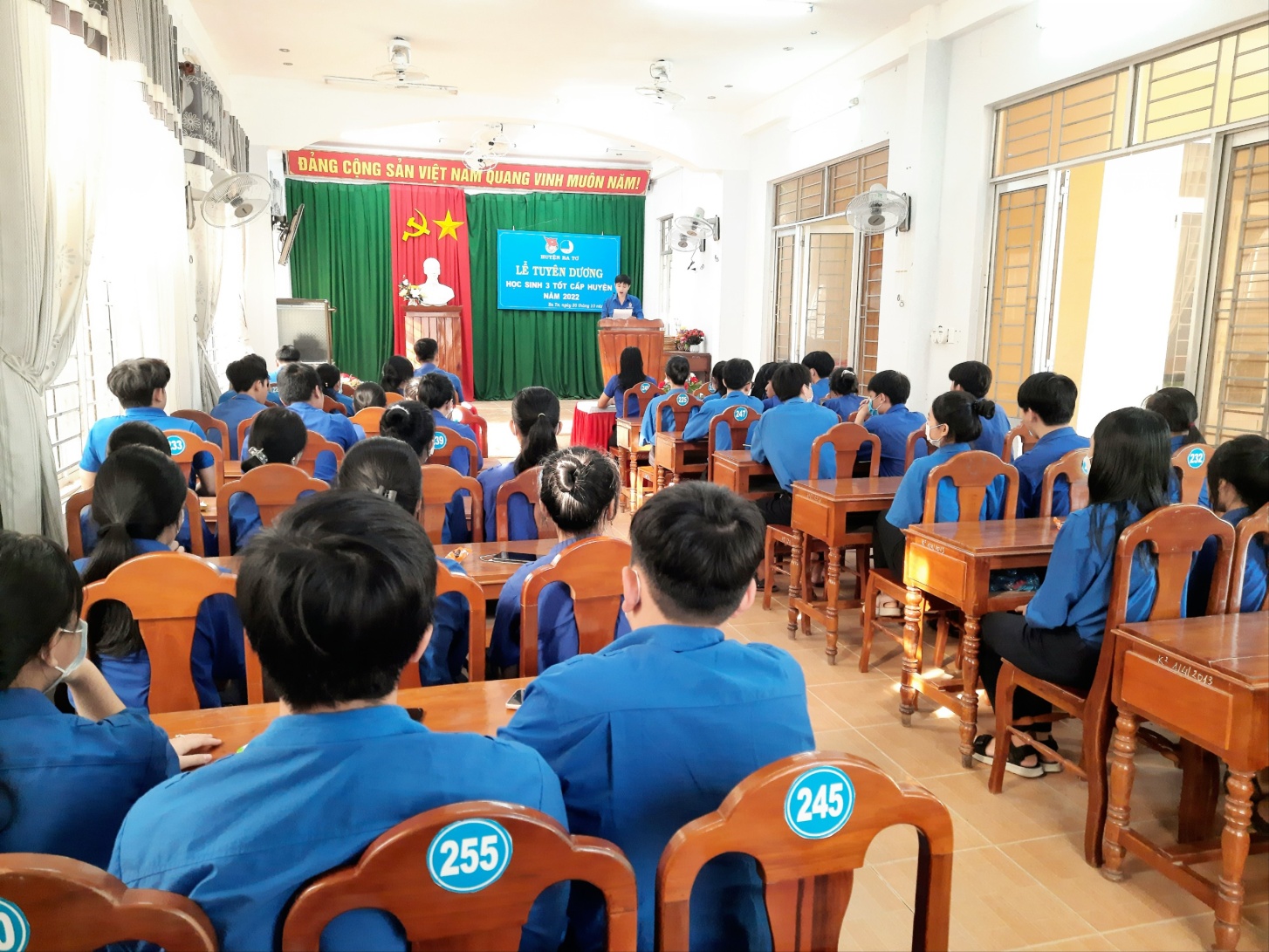 Huyện đoàn Ba Tơ tổ chức tuyên dương “Học sinh 3 tốt” cấp huyện năm học 2021-2022