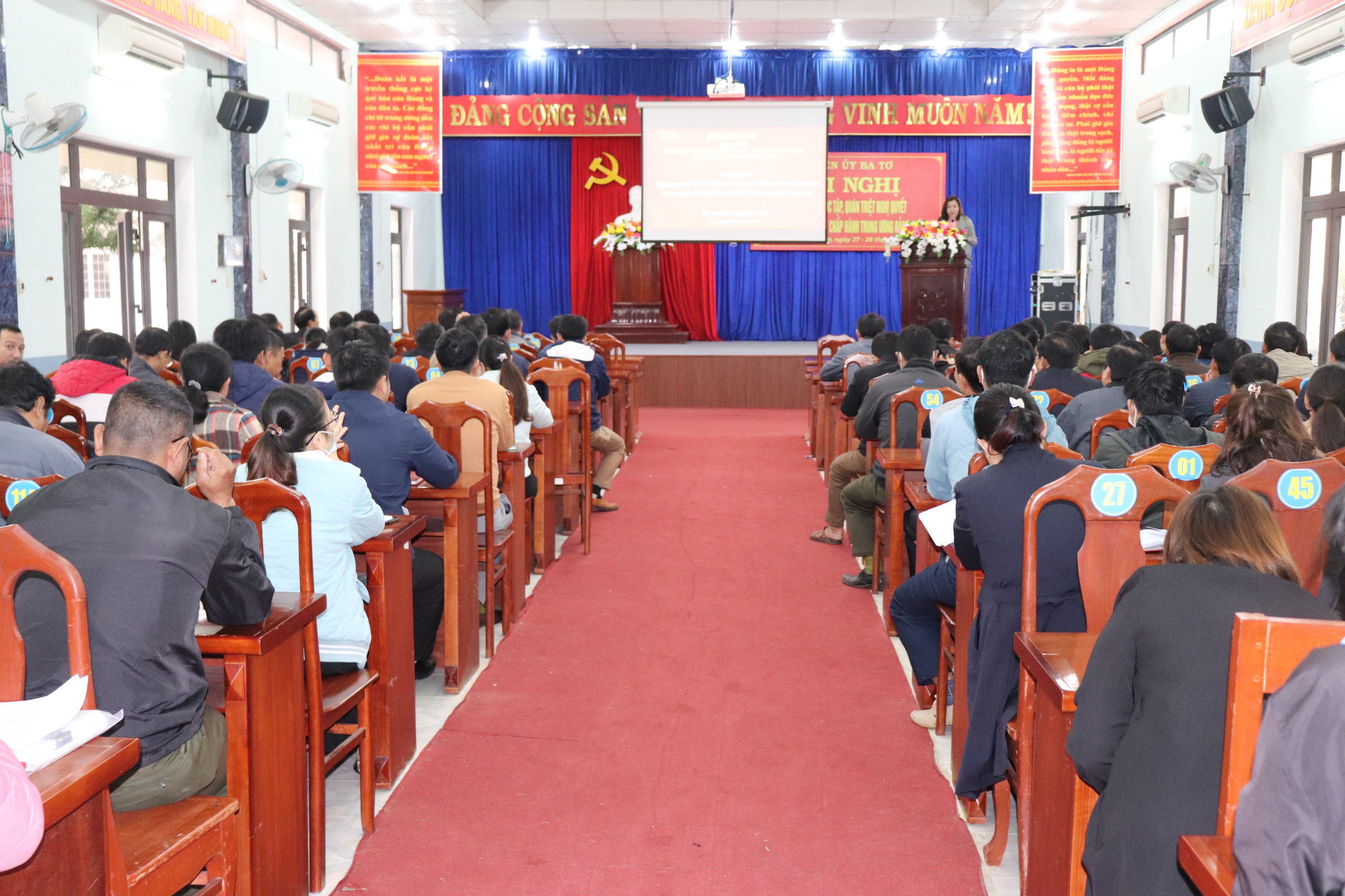 Huyện ủy Ba Tơ tổ chức hội nghị học tập, nghiên cứu Nghị quyết Hội nghị Trung ương 6 khoá XIII