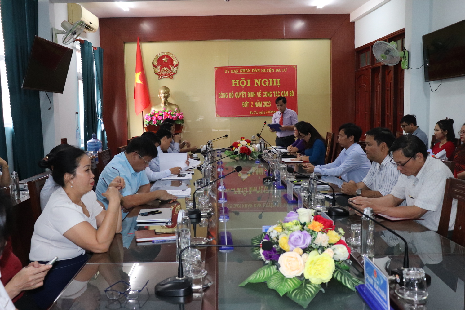 UBND huyện Ba Tơ tổ chức Hội nghị công bố Quyết định về công tác cán bộ đợt 2 năm 2023