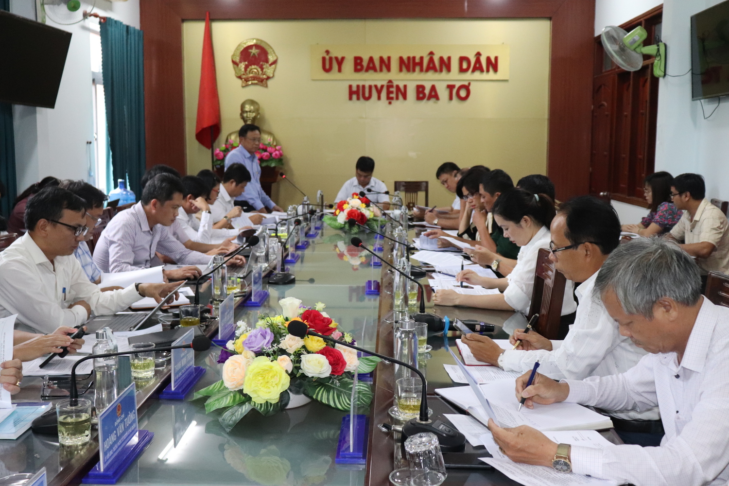 Ban Thường vụ Huyện ủy Ba Tơ làm việc với UBND huyện về tình hình thực hiện các chi tiêu của Nghị quyết Đảng bộ huyện lần thứ XIX, nhiệm kỳ 2020 -2025