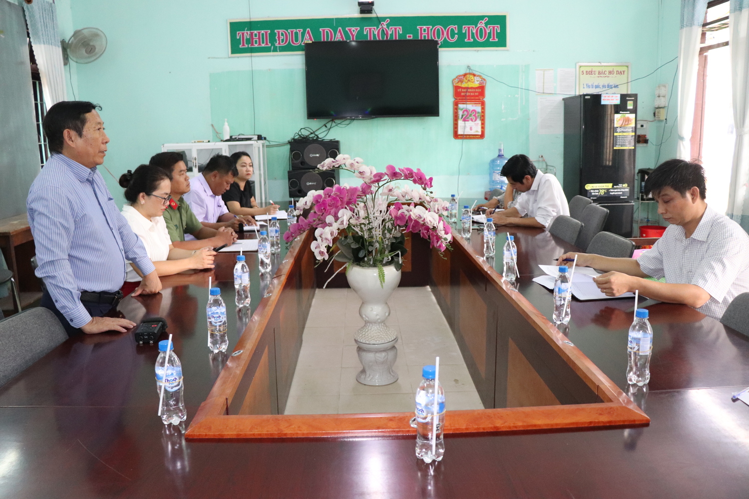 Phó Chủ tịch UBND huyện Lữ Đình Tích kiểm tra công tác chuẩn bị cho kỳ thi tôt nghiệp THPT tại điểm thi huyện Ba Tơ