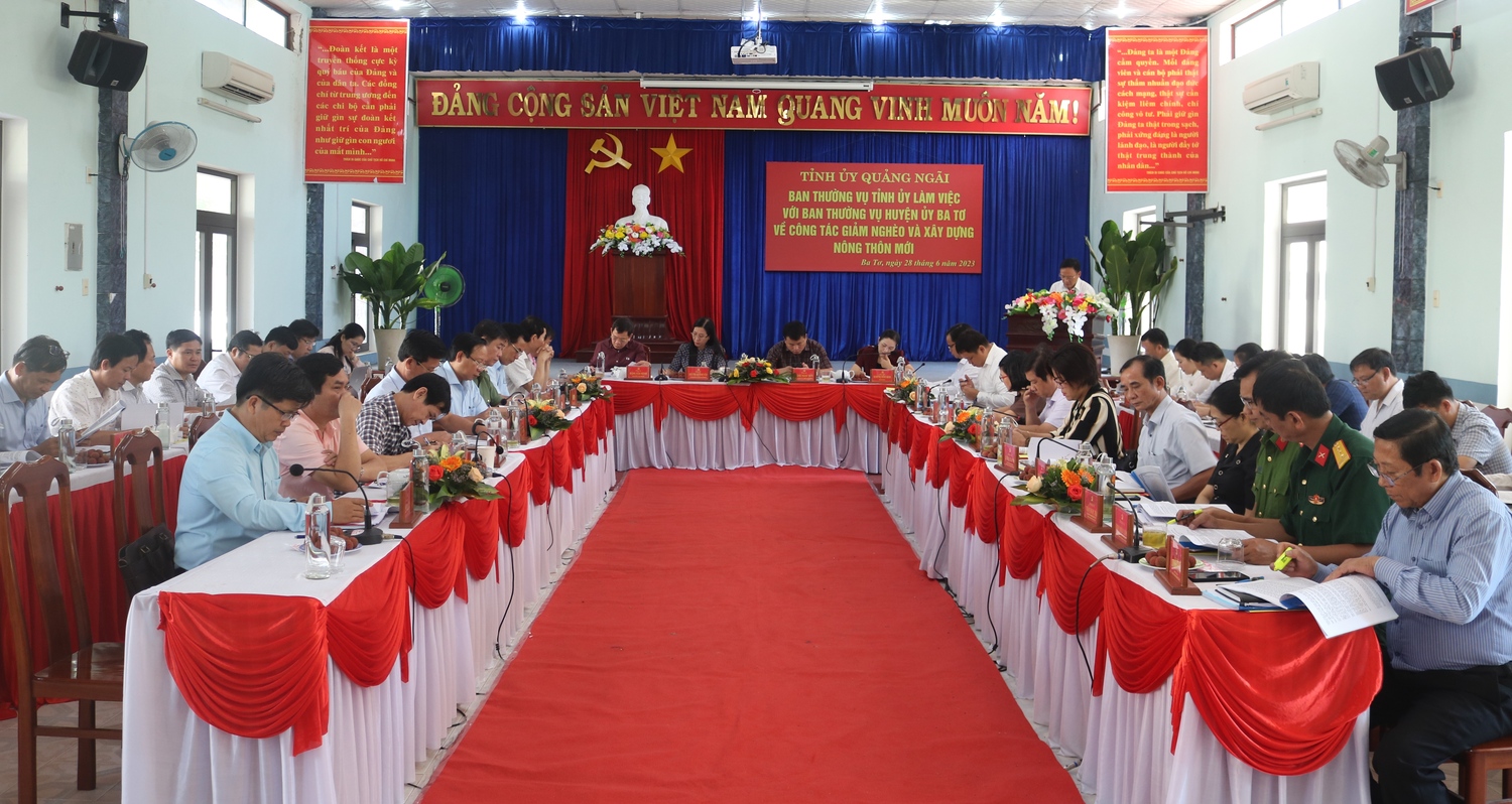Ban Thường vụ Tỉnh ủy làm viêc với Huyện Ba Tơ về công tác giảm nghèo và xây dựng nông thôn mới
