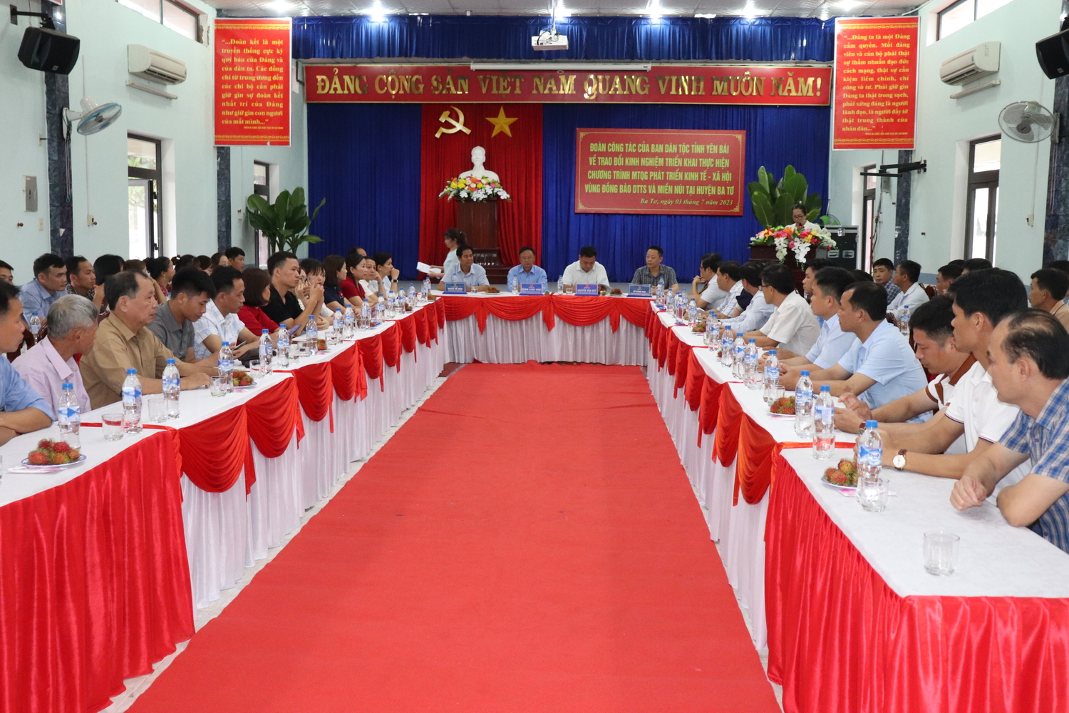 Đoàn công tác của Ban Dân tộc tỉnh Yên Bái tham quan, trao đổi kinh nghiệm tại huyện Ba Tơ