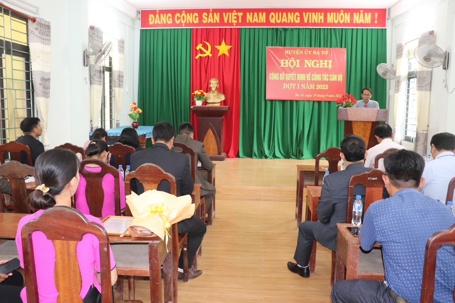 Huyện ủy Ba Tơ tổ chức Hội nghị công bố Quyết định về công tác cán bộ đợt 1, năm 2023 tại xã Ba Tiêu