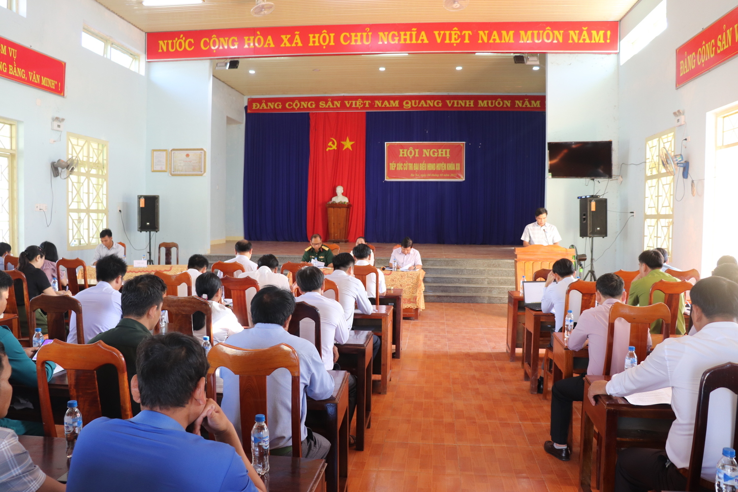 Phó Chủ tịch UBND huyện Phạm Giang Nam tiếp xúc cử tri Ba Vì và Ba Xa