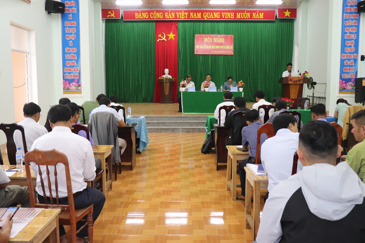 Chủ tịch UBND huyện Phạm Xuân Vinh, tiếp xúc cử tri xã Ba Trang và Ba Khâm