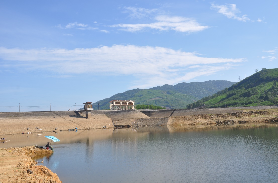 Tận dụng mặt nước Hồ Núi Ngang để phát triển kinh tế