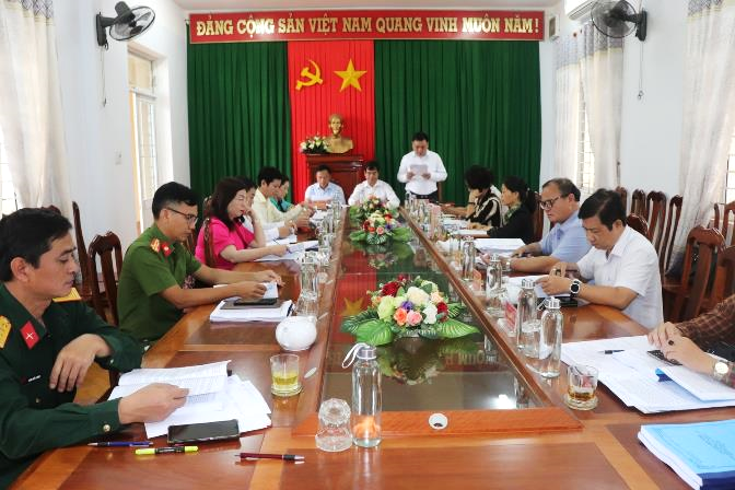 Phó Bí thư Tỉnh ủy Đinh Thị Hồng Minh dự hội nghị kiểm điểm tập thể, cá nhân Ban Thường vụ Huyện ủy Ba Tơ năm 2023