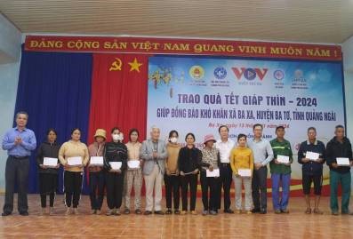 Khám bệnh, cấp phát thuốc miễn phí cho người dân huyện Ba Tơ