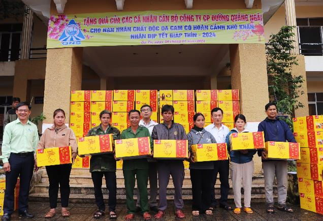 Trao 142 suất quà Tết cho nạn nhân chất độc da cam ở huyện Ba Tơ