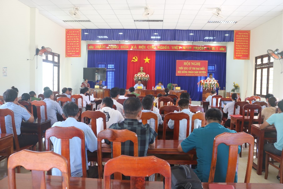 Tổ đại biểu số 7 HĐND huyện tiếp xúc cử tri tại xã Ba Thành và Ba Cung