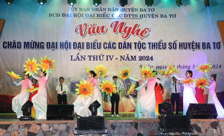 Văn nghệ chào mừng Đại hội đại biểu các dân tộc thiểu số huyện Ba Tơ lần thứ IV, năm 2024