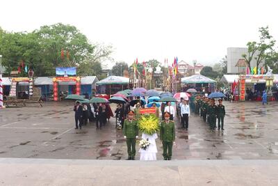 Tổ chức lễ dâng hương tại Tượng đài Khởi nghĩa Ba Tơ và viếng Nghĩa trang liệt sĩ huyện chào mừng 80 năm ngày khởi nghĩa Ba Tơ (11/3/1945-11/3/2025)