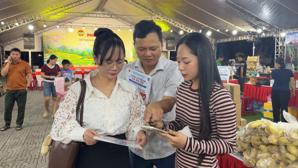 XÃ BA TƠ ĐẨY MẠNH TUYÊN TRUYỀN, HƯỚNG DẪN NGƯỜI DÂN CÀI ĐẶT VÀ SỬ DỤNG MINI APP “CHÍNH QUYỀN SỐ BA TƠ”