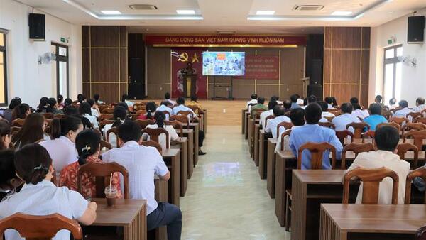 Hội nghị toàn quốc nghiên cứu, học tập, quán triệt và triển khai, thực hiện một số chỉ thị của Bộ Chính trị