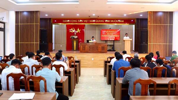 ĐẢNG ỦY XÃ BA TƠ TỔ CHỨC HỘI NGHỊ TIẾP XÚC, ĐỐI THOẠI VỚI CẤP ỦY CÁC CHI BỘ THÔN