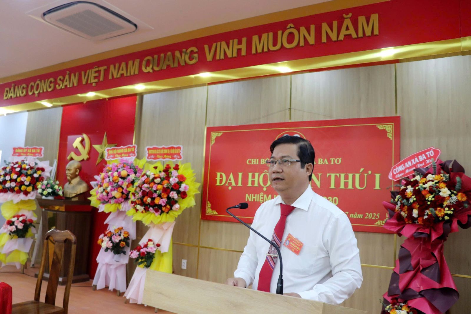đồng chí Bí thư Đảng ủy – Chủ tịch HĐND xã Ba Tơ Phạm Giang Nam phát biểu chỉ đạo