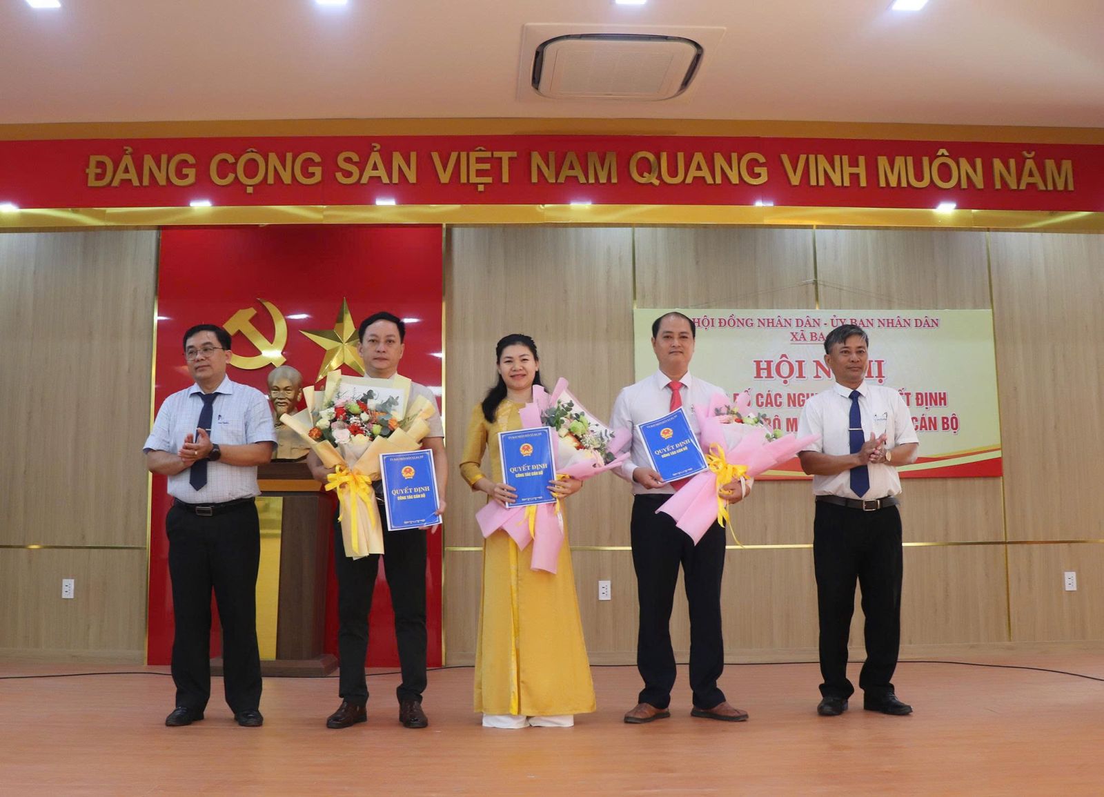 Lãnh đạo địa phương trao Quyết định bổ nhiệm các chức danh lãnh đạo phòng, trung tâm