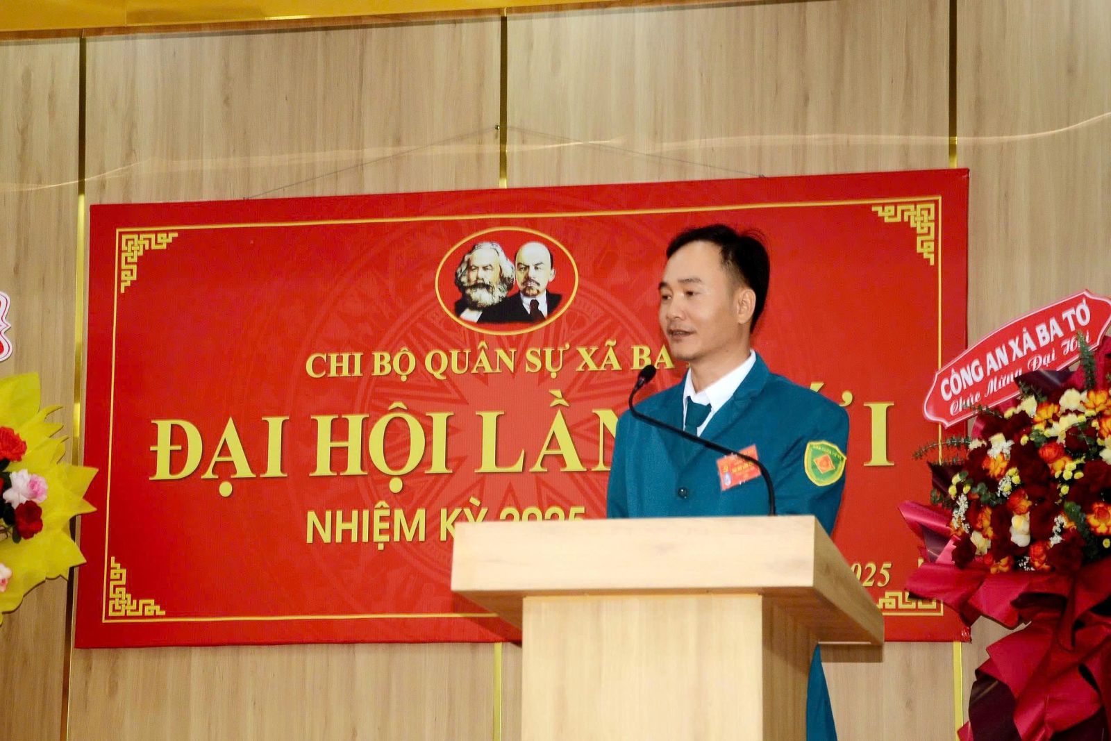 Đồng chí Trương Anh Phát trình bày báo cáo